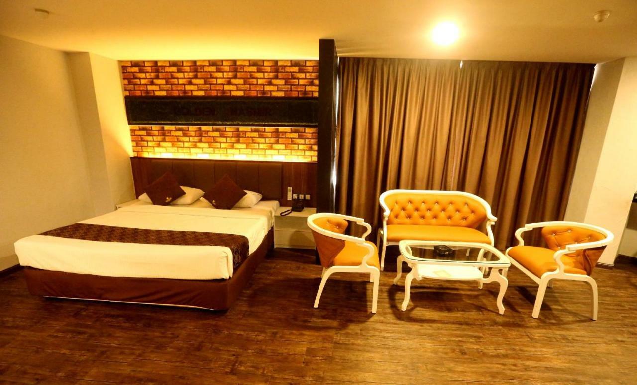 Golden Nasmir Hotel Букіт-Мертаджам Екстер'єр фото